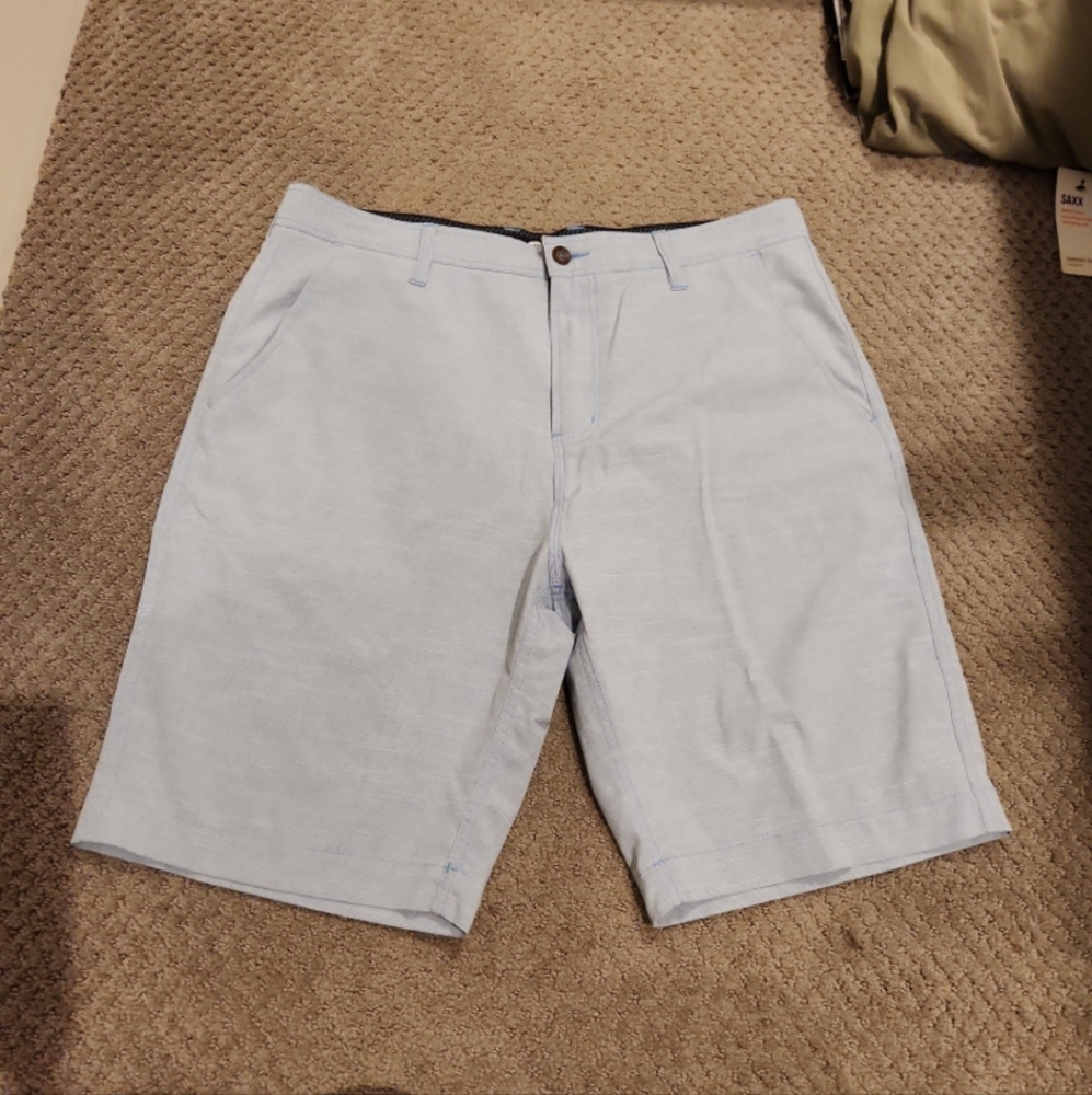 NEW VISSLA mens Shorts. Sz 34. NEW